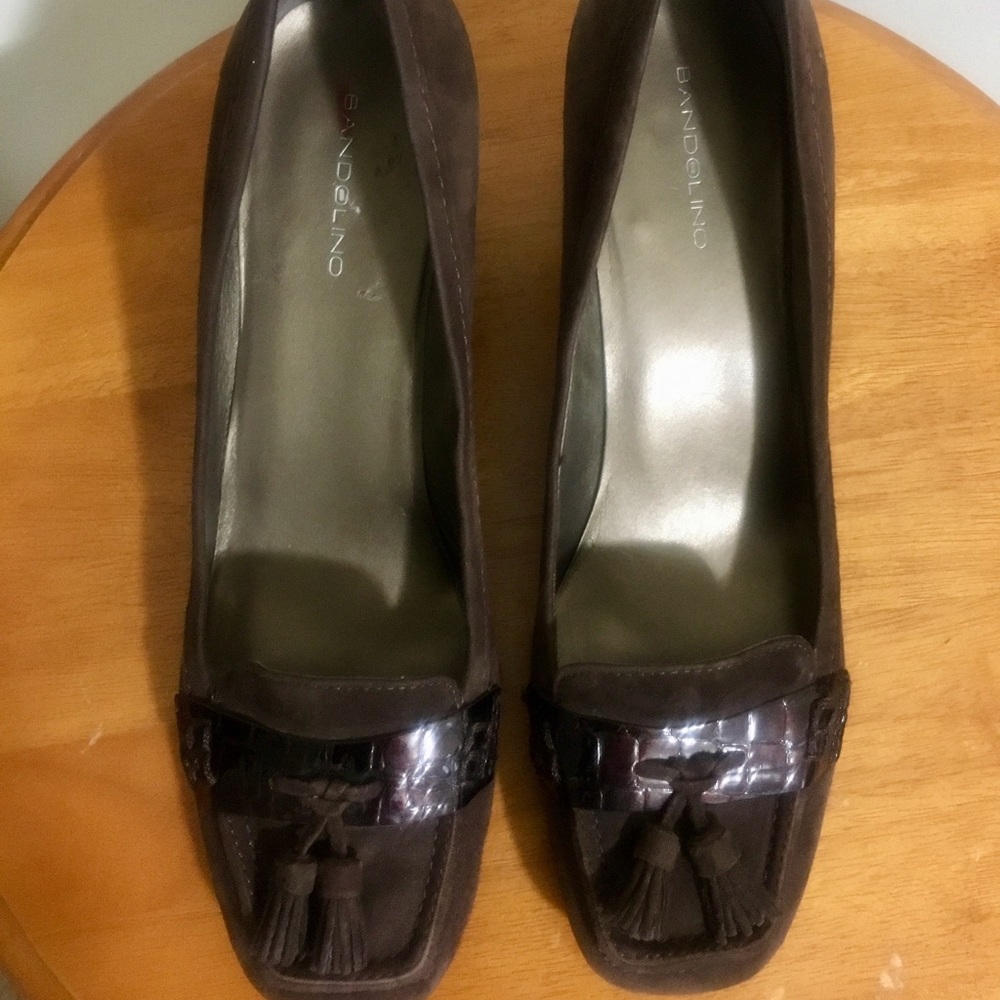 Bandolino Suede Pumps